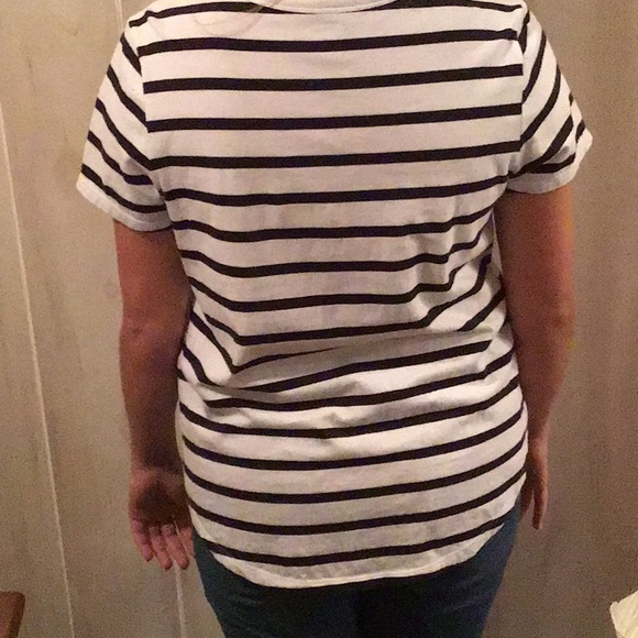 Old Navy Graphic Tee - Picture 3 of 6